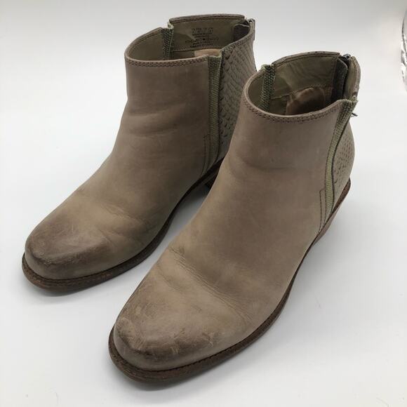 Hush Puppies Distressed Booties, Size 9. In good used condition! - Picture 1 of 8